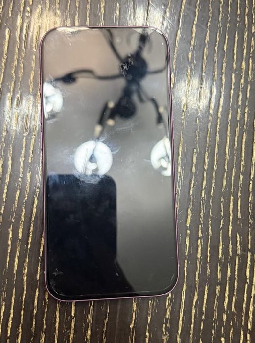 Iphone 16 ,roz, 256 gb, baterie 93%, functionează perfect, decodat