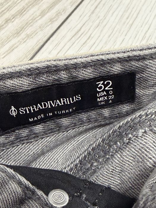 Тъмно сиви дънки Stradivarius