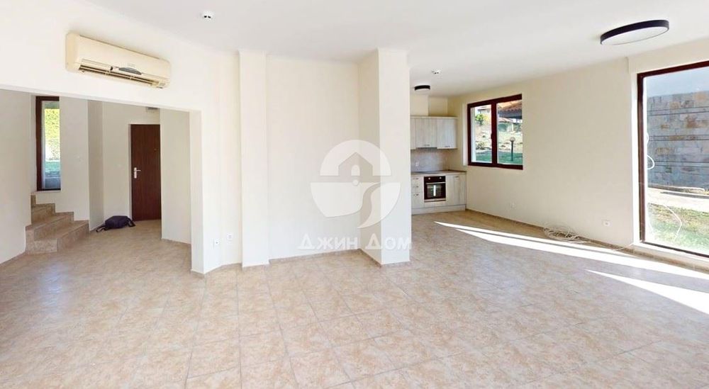 Просторна двуетажна къща в к-с „Бей Вю Вилас“, с. Кошарица