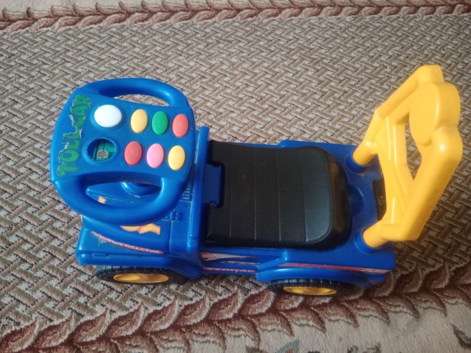 Продам детскую машинку