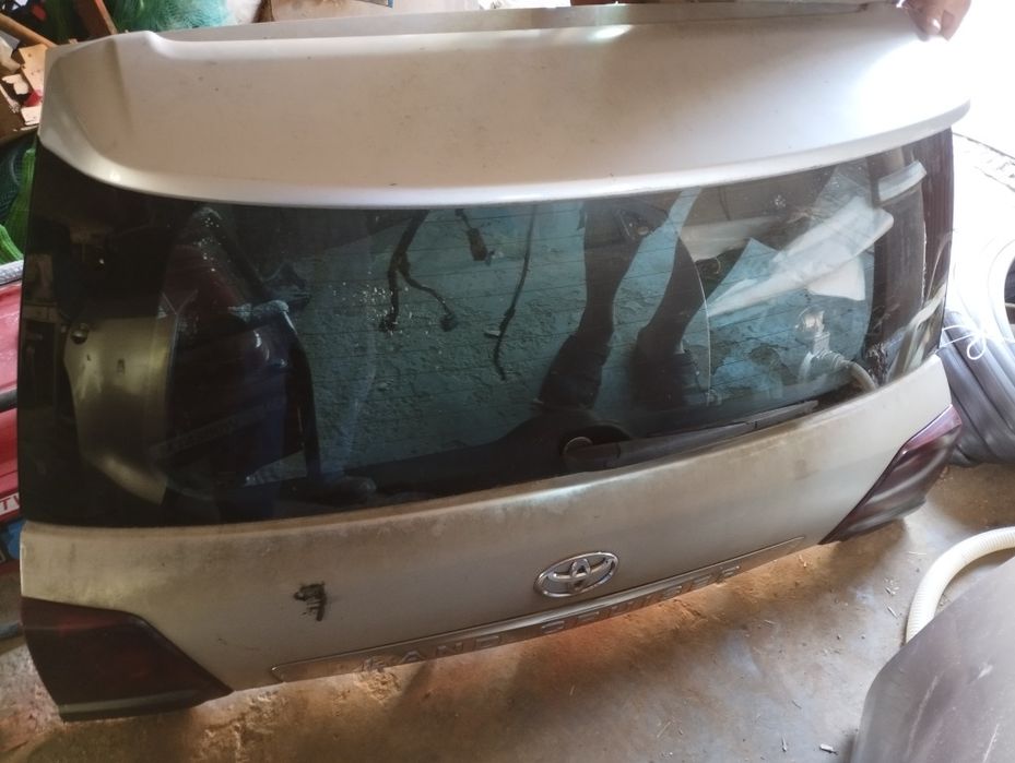 Едрогабаритни части Toyota Land Cruiser 200 Ланд Крузер