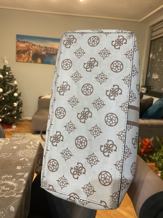 Бяла Чанта Guess