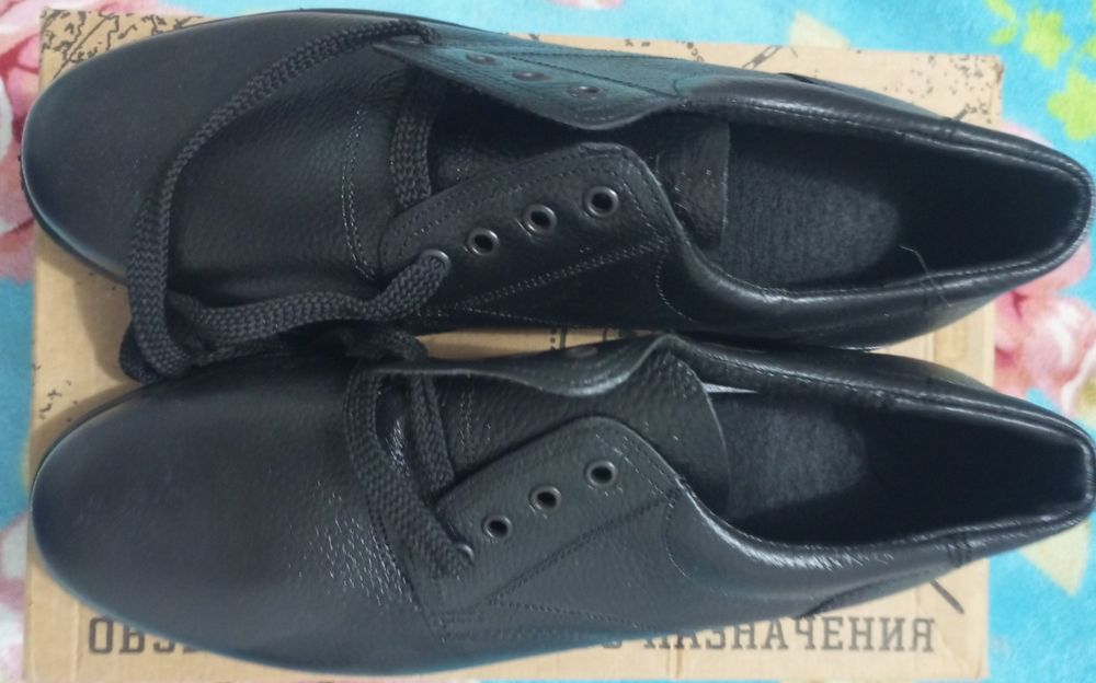 Продам ботинки .