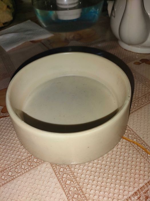 Кормушка  для птиц, кошек, собак