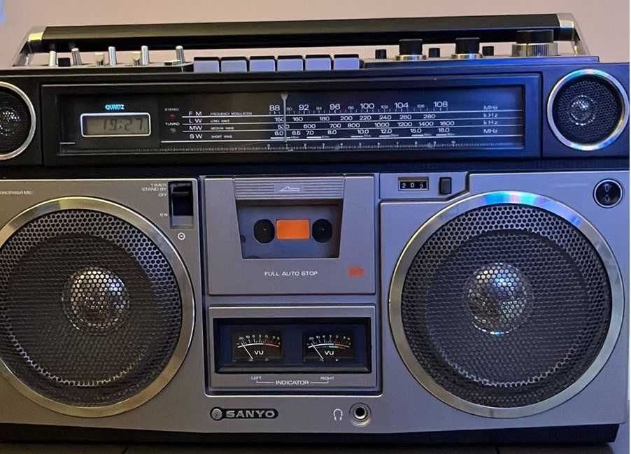 колекционерски радио-касетофон "SANYO M 9990 LU"
