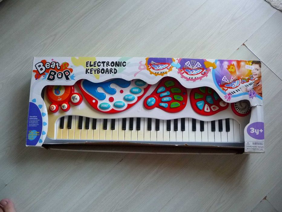 Детски електронен синтезатор /пиано/