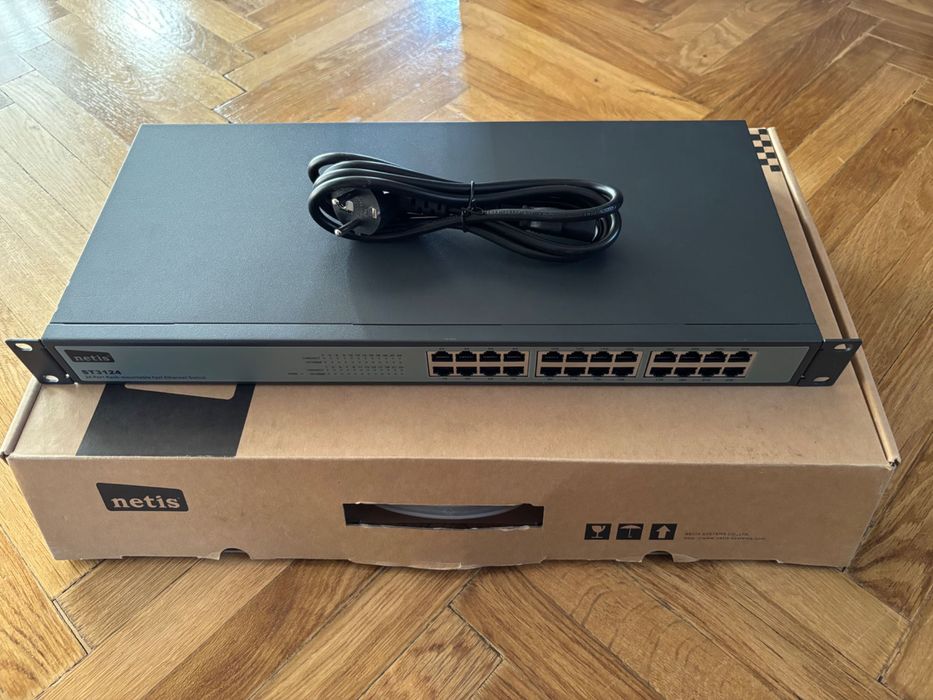 Ethernet Switch ST3124 Netis 24 Porturi 10/100Mbps Montabil in Rack