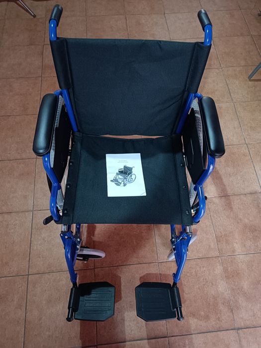 Scaun cu rotile până la 120 kg