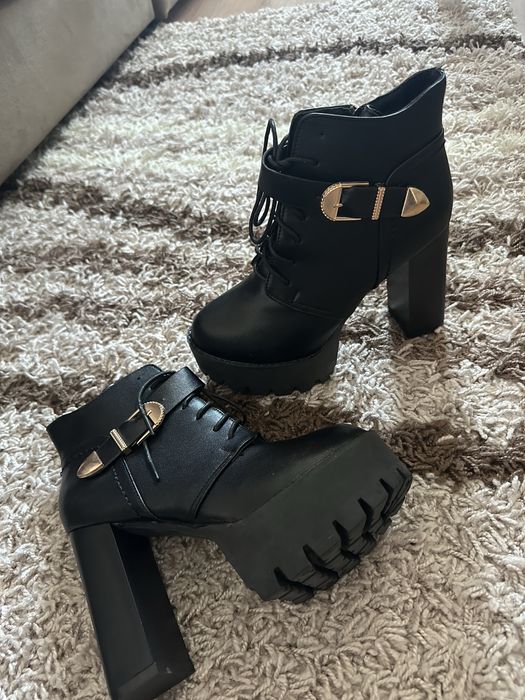 Продам ботинки женские