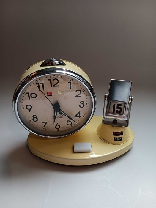 Ceas de masa vechi mecanic Chinezesc cu alarma si data,De colectie RSR
