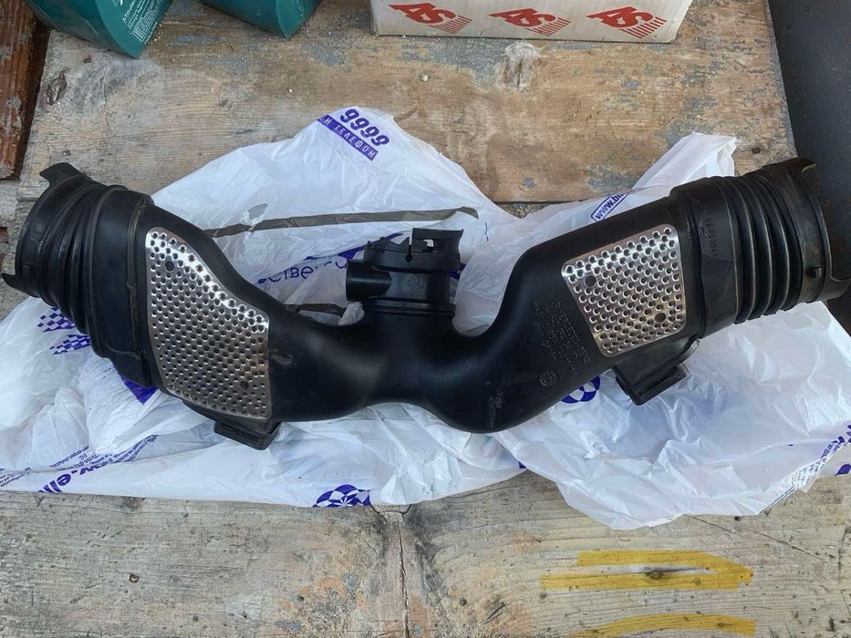 Продавам въздуховод / лястовица за 280/300/320CDI Mercedes