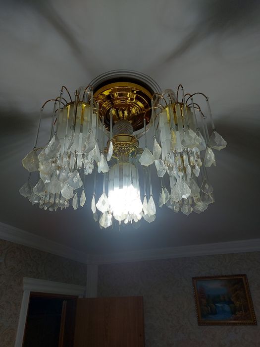 Продаётся люстра 6 рожковая
