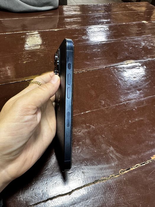 Iphone 15 pro 128 gb……