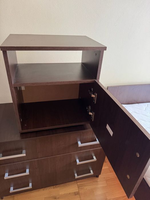 Спалня с матрак, подматрачна рамка, 2 нощни шкафчета и скрин