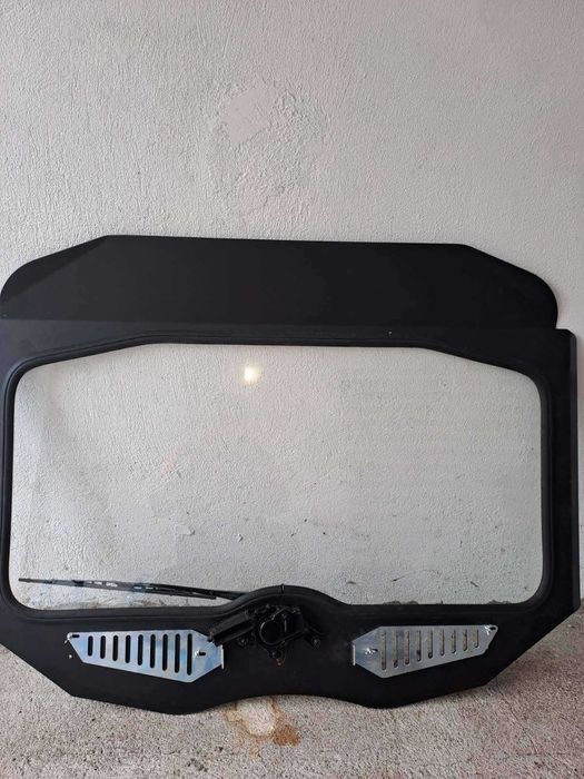 продавам чисто ново Предно стъкло за Can-Am maverick X3