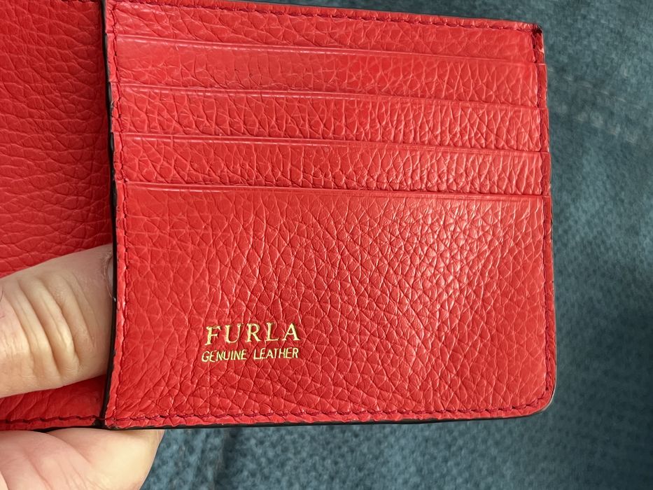 Нов модел FURLA Card holder M.8 слота за карти и отделение за банкноти