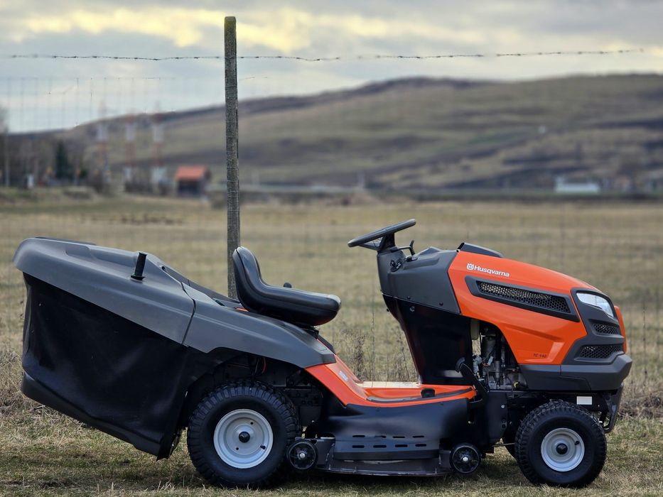 Tractoras gazon iarba Profesional Husqvarna  20 cp 2 cilindrii 20 cp Briggs and Straton 2 cutite 115 latime taiere!