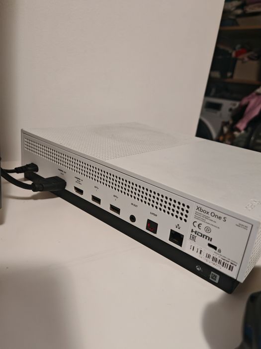 Vând consola Xbox one s 512 gb