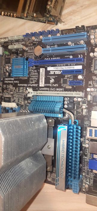 Продавам 8 ядрен процесор amd fx - 8350 black4.3 Ghz ,AM3  с охлаждане