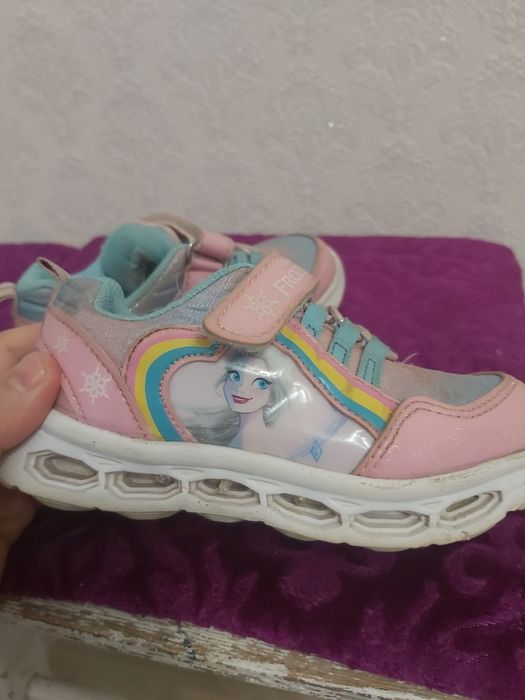 Кроссовки для девочек