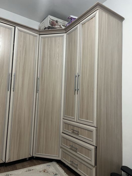 Шкаф угловой в спальный