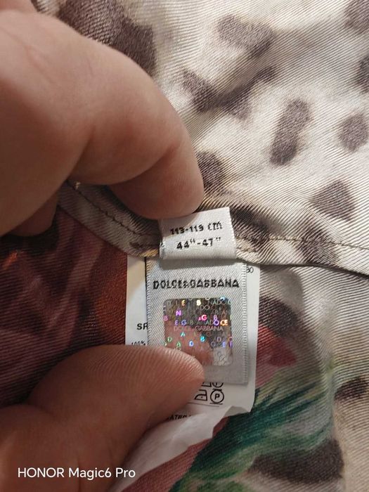 Vand camasa fetite D&G , matase naturala , produs original.