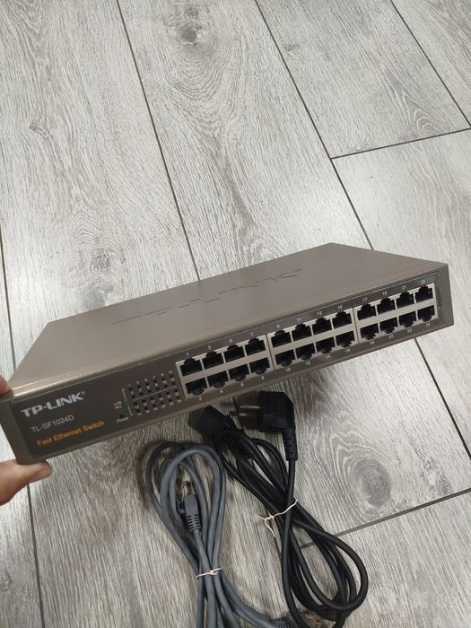 TP-LINK TL-SF1024D 24 talik swich sotiladi
