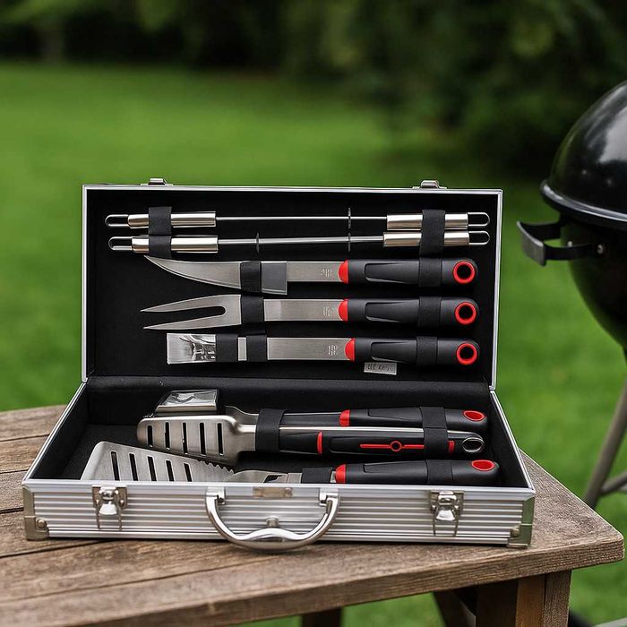Луксозен комплект от 11 инструмента за барбекю в алуминиев куфар.