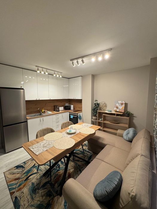 Дава се под наем Тристаен апартамент в Пловдив, Център - 90 кв.м за 797.64 € - Снимка #1