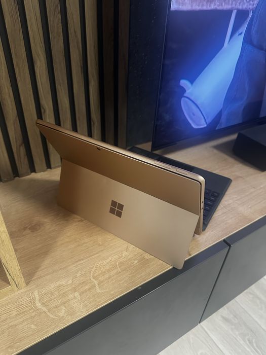 Tableta PC Microsoft Surface PRO 11 xElite, display OLED cu Windows 11