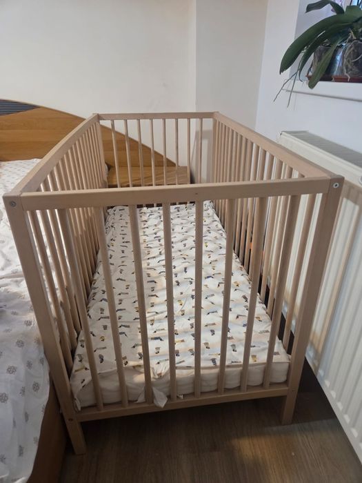 Patut de bebe aproape nou