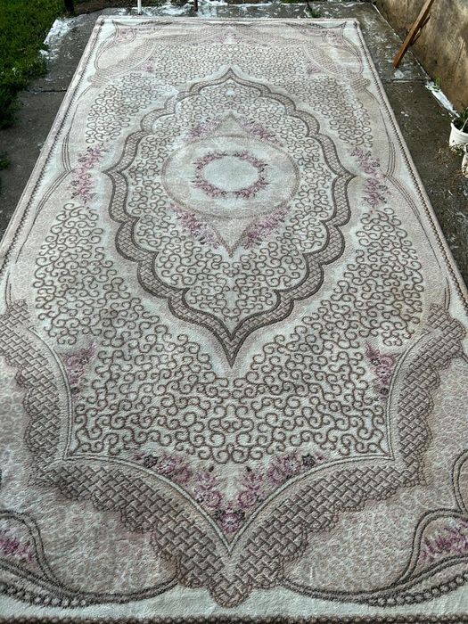 Продам ковёр состояние идеальное две штуки