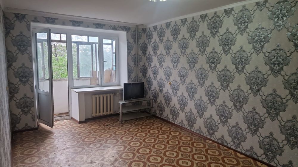 Продам 1 к кв 8мкр, 21 школа,