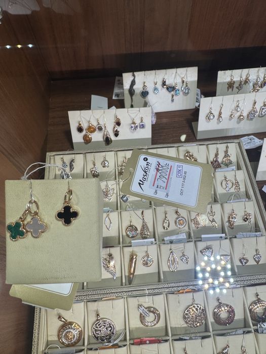 Золтой кулон Ван Клиф