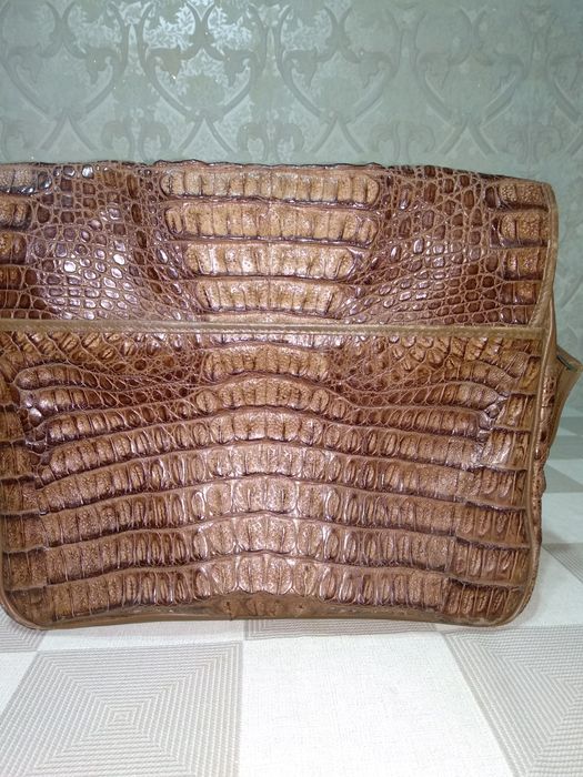 Кожаная сумка для ноутбука и документов