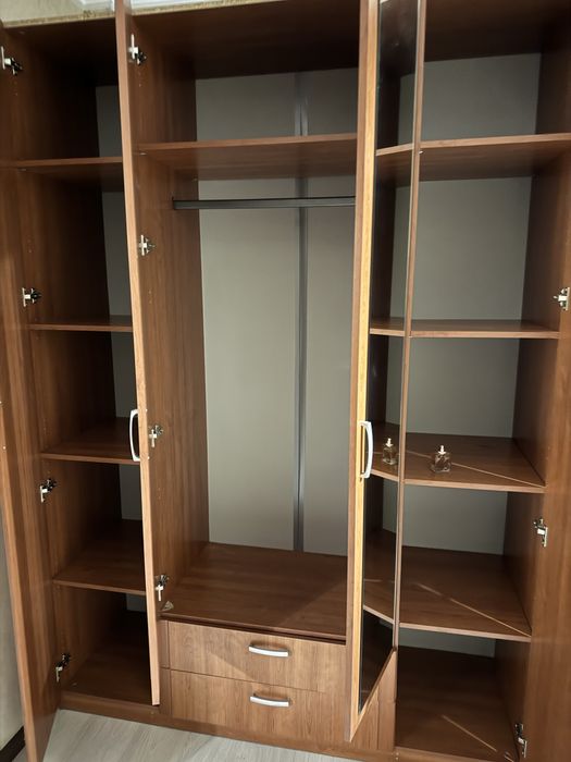 Продам кровать, матрас, гардероб