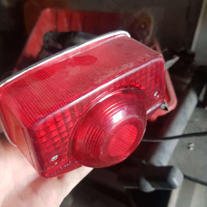 Продам задний фонарь и поворотники новые