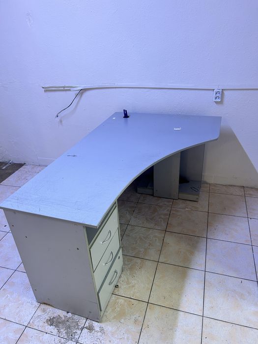 Столы 2 штуки отда си