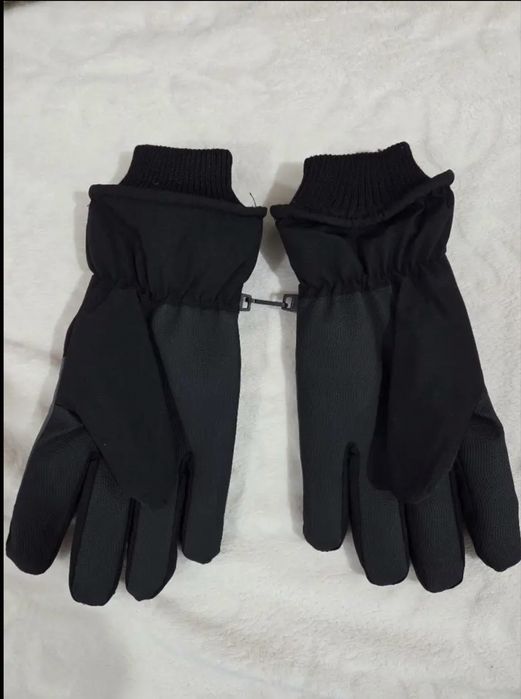 Зимни ръкавици с термално покритие (бели и черни)