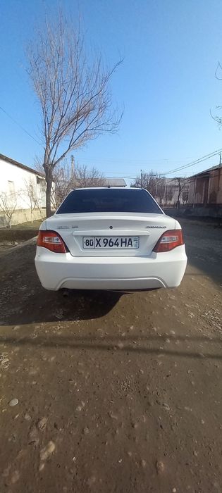 Neksi 2 rangi oq 1.6 xolati zur