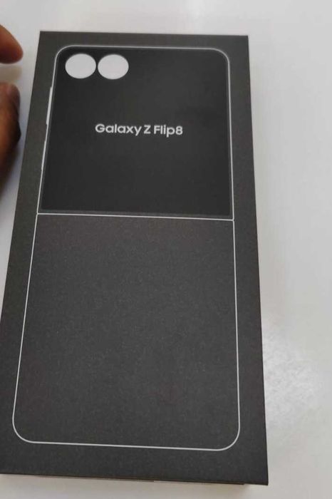 Galaxy Z Flip 8 256 gb  новый в коробке. Покупал сегодня за 689000