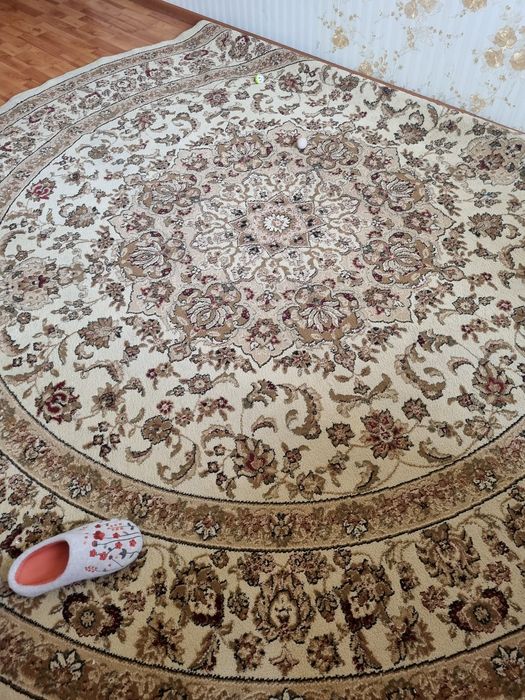 Продам горку с телевизором,палас