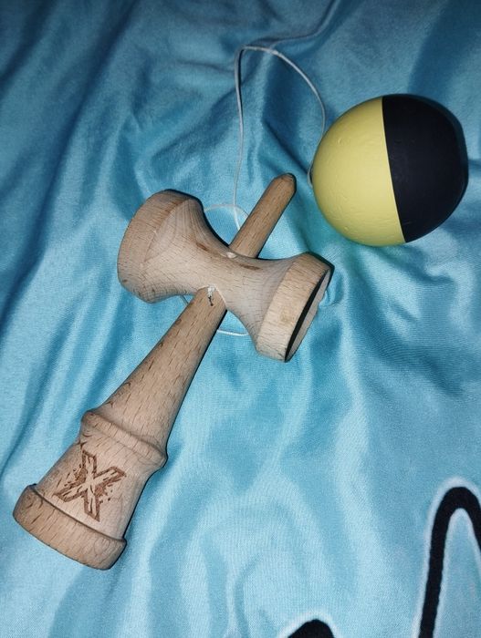 Vând jucării  Kendama X