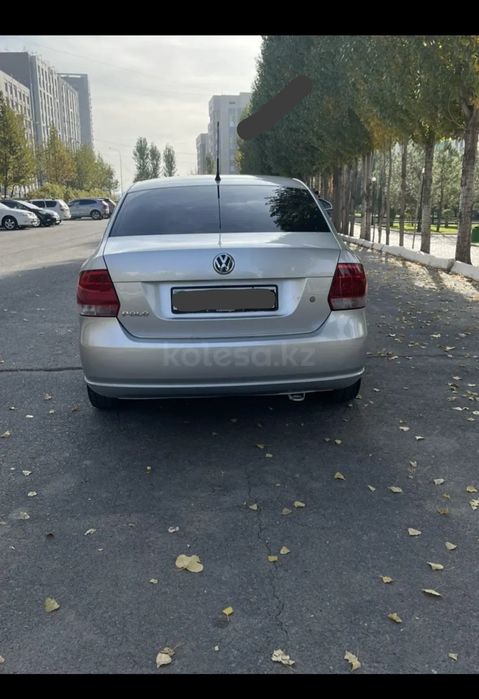 VW POLO Серебристый
