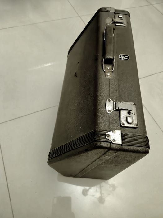 Vând acordeon Hohner Concerto 2 cu 72 basi   roşu sidefat
