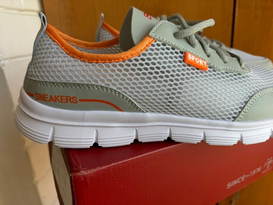 Кроссовки летние