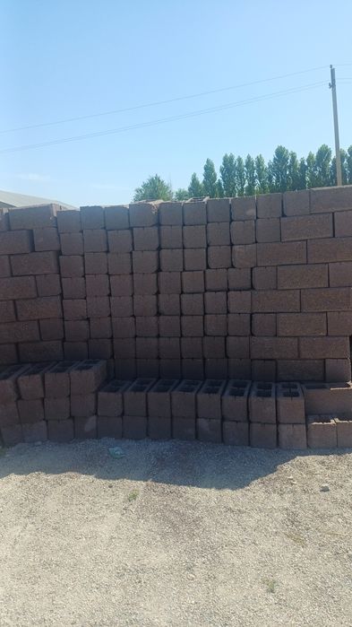 Рванный шлакоблок