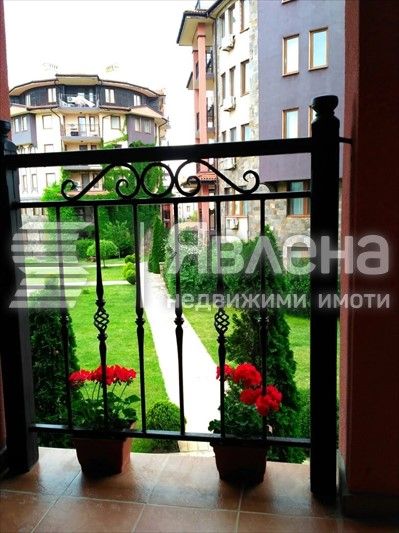 Двустаен апартамент на втори етаж в сграда до плаж Нестинарка, Царево