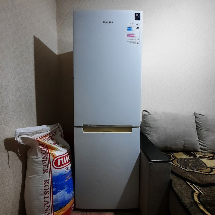 Холодильник Samsung