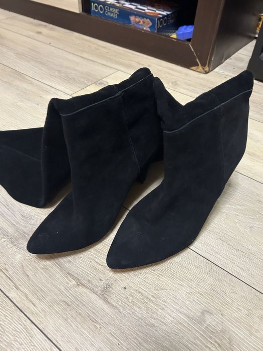 Черни ботуши над коляното